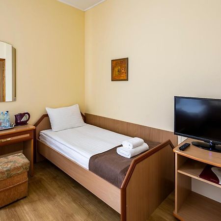 Hotel Galaktika Vynnyky Exterior photo