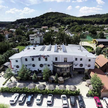 Hotel Galaktika Vynnyky Exterior photo