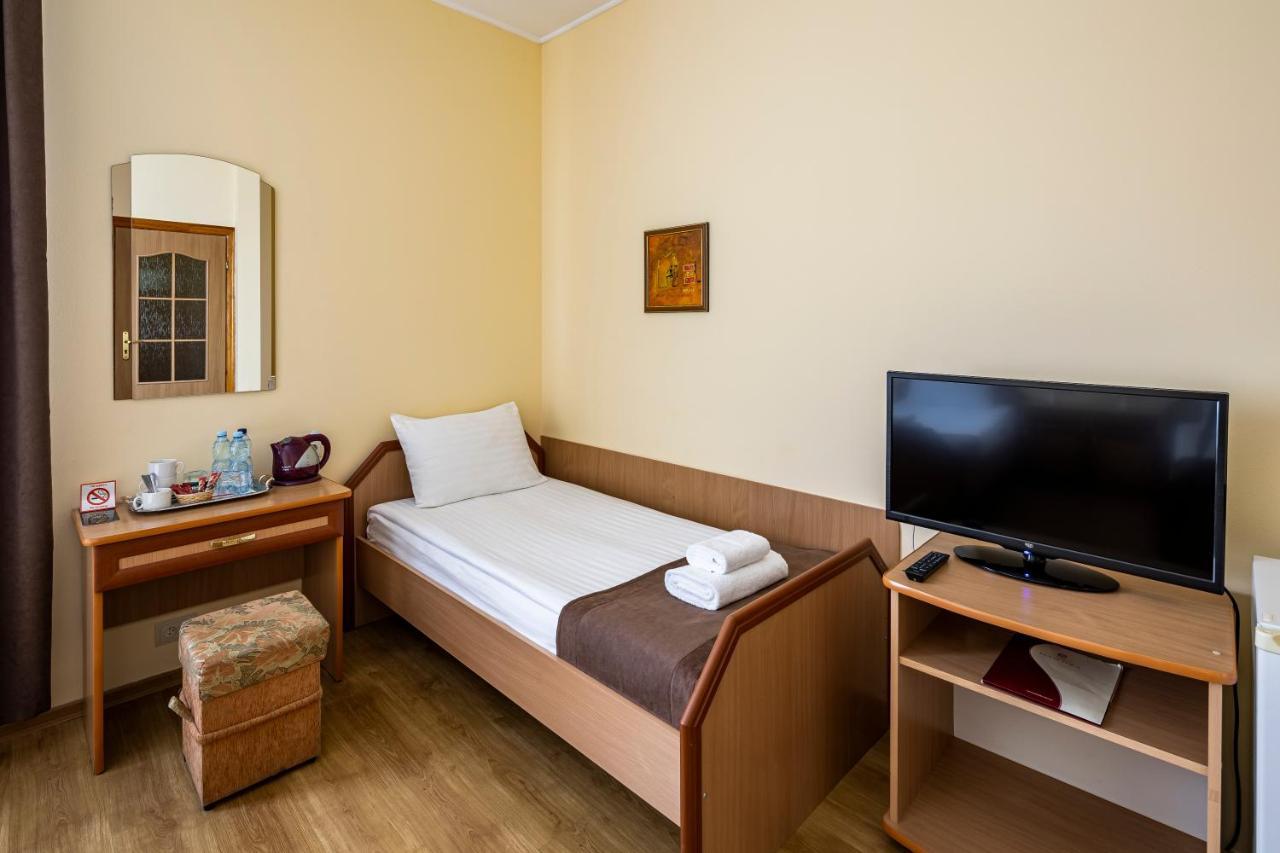 Hotel Galaktika Vynnyky Exterior photo